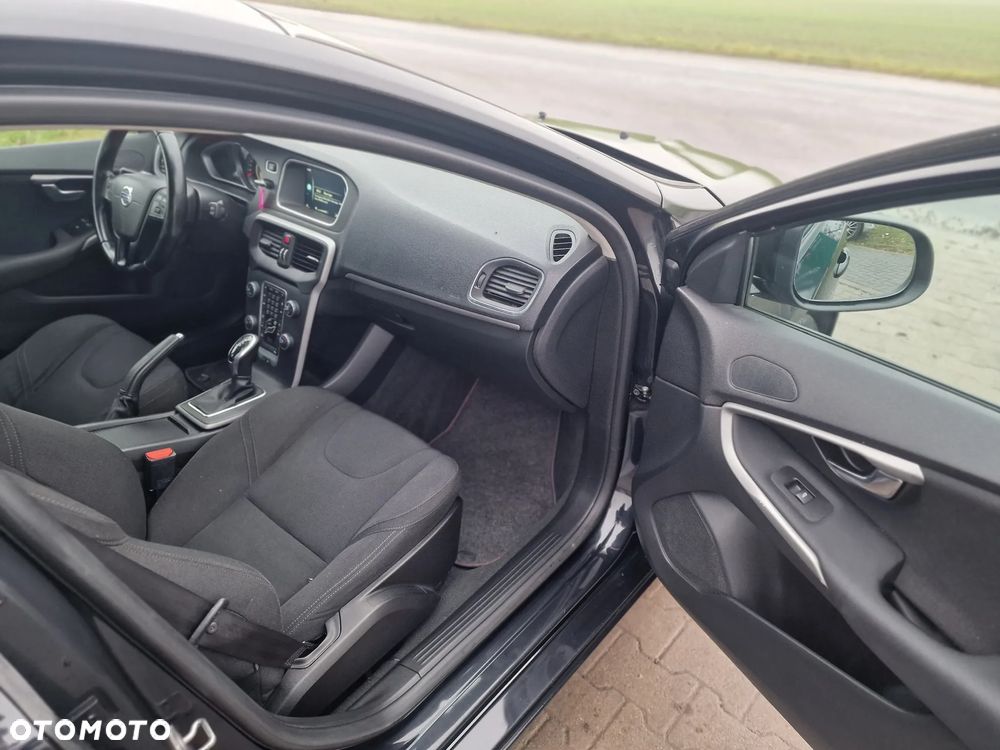 Volvo V40 D3 Geartronic Momentum - 27
