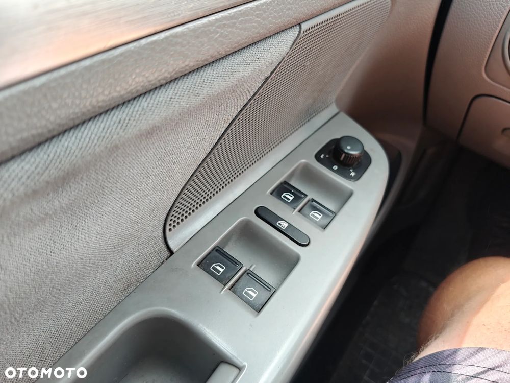 Volkswagen Jetta 2.0 FSI Comfortline - 22