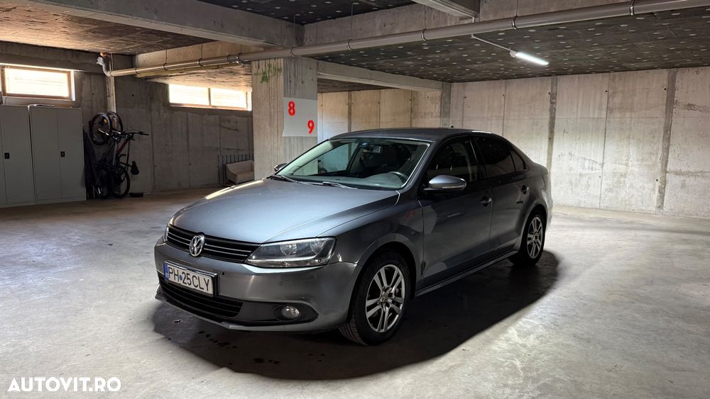 Volkswagen Jetta - 1