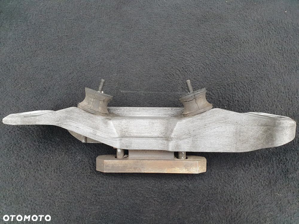 Łapa wspornik skrzyni BMW E39 2,5 TDS - 2
