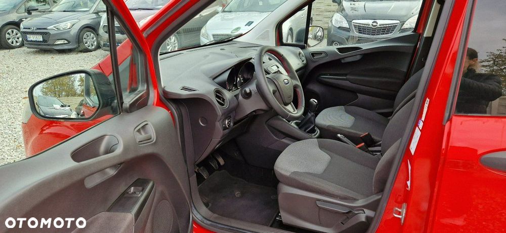 Ford Tourneo Courier - 36