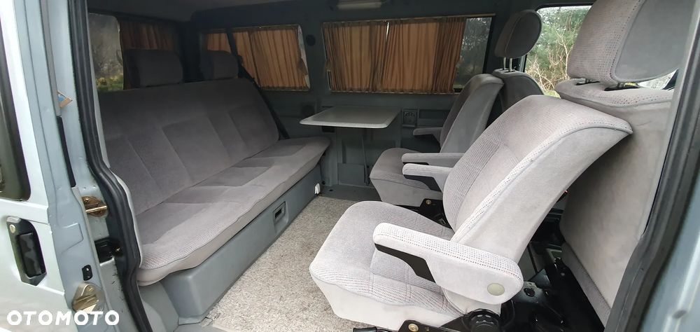 Volkswagen Transporter - 2