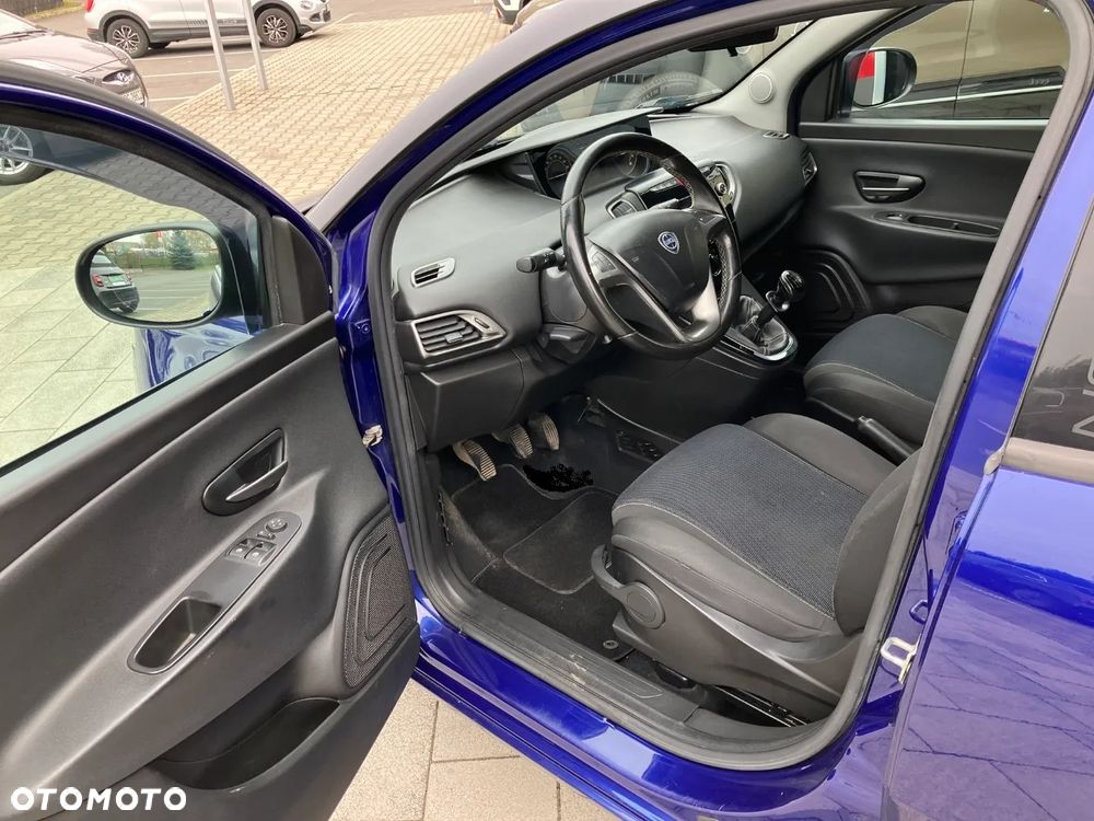 Lancia Ypsilon 1.2 8V Momo S&S - 8