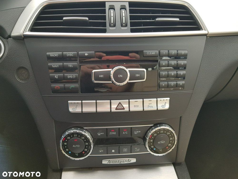 Mercedes-Benz Klasa C 250 CGI Automatik BlueEFFICIENCY Avantgarde - 17