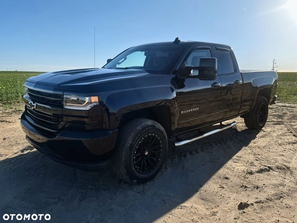 Chevrolet Silverado - 1