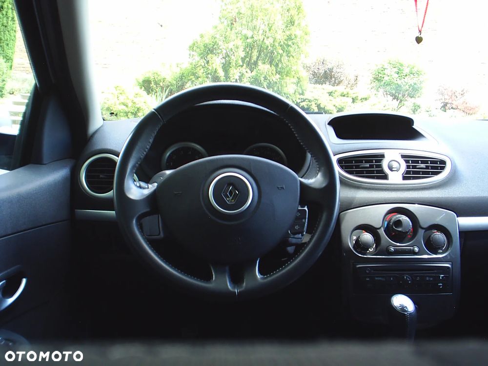 Renault Clio 1.2 16V 75 Dynamique - 9