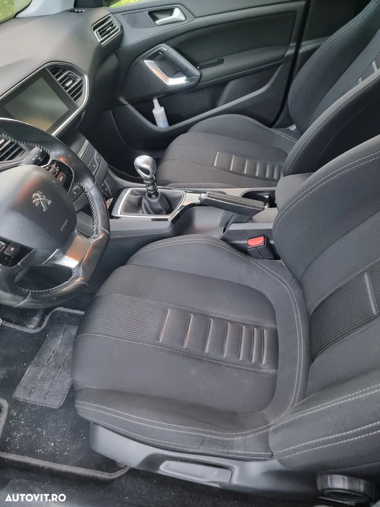 Peugeot 308 1.2 L PureTech Turbo Access - 13
