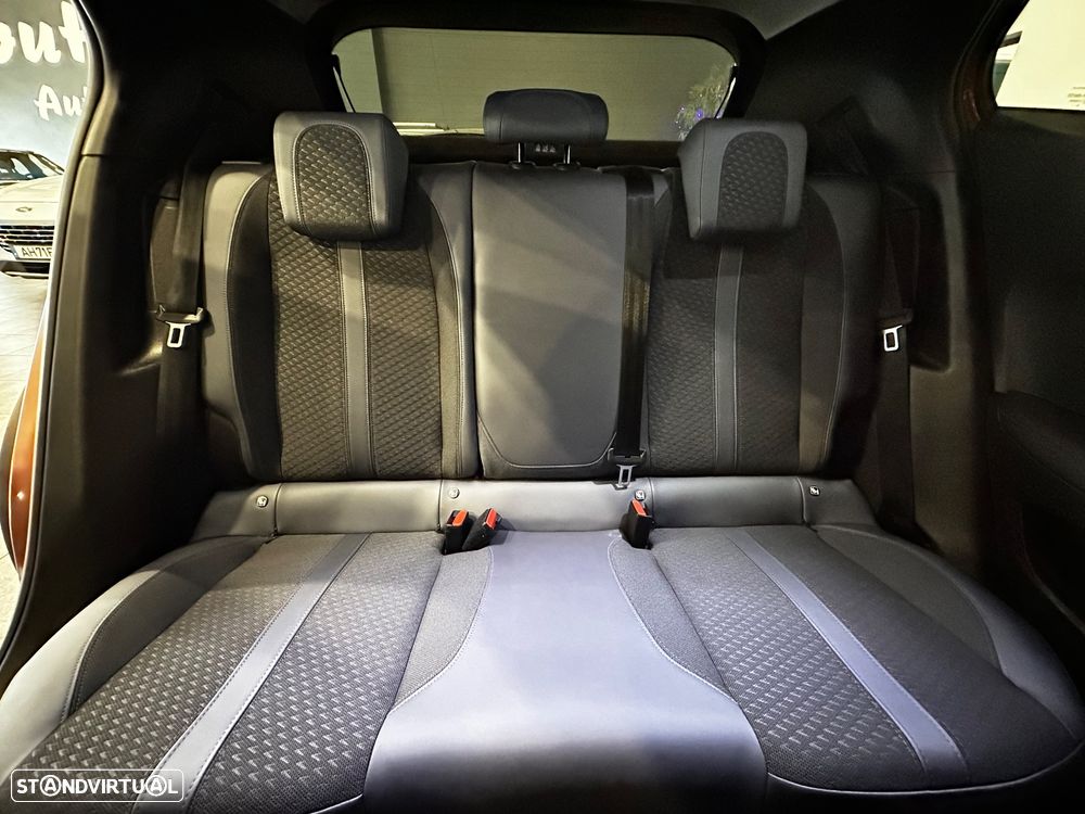 Peugeot e-2008 Allure - 29