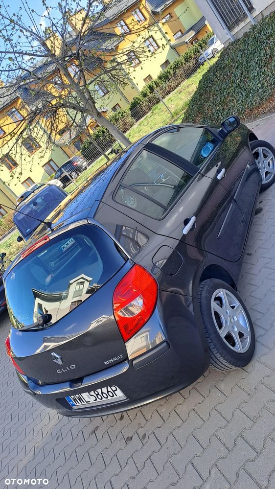 Renault Clio - 11