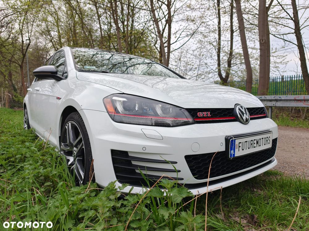 Volkswagen Golf - 10