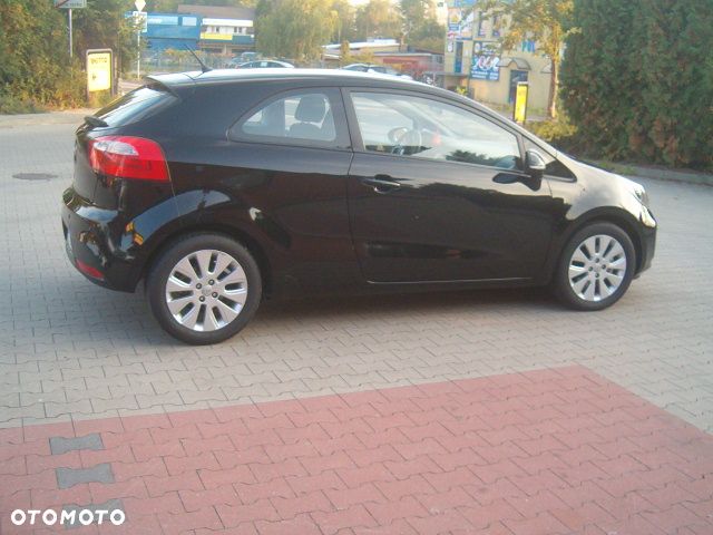 Kia Rio - 4