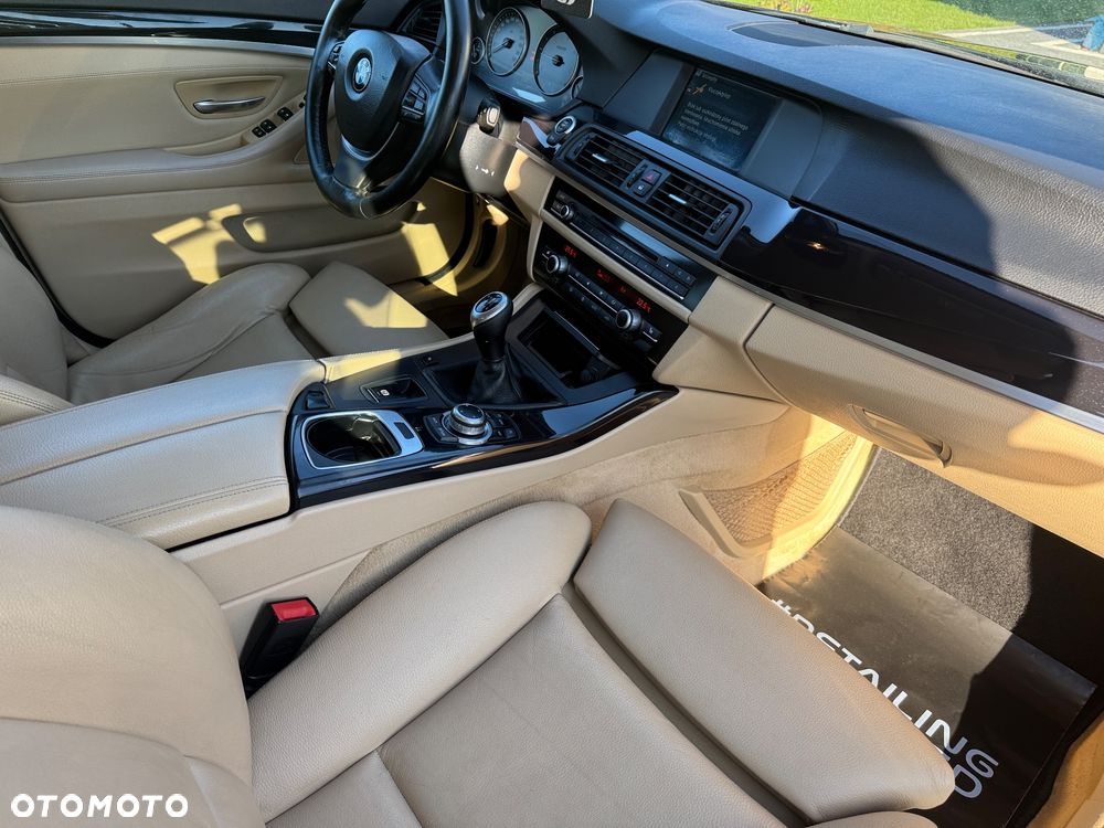 BMW Seria 5 520d Luxury Line - 29