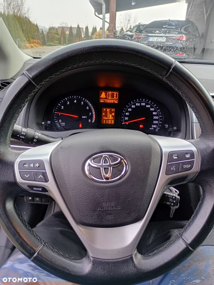 Toyota Avensis Touring Sports 1.8 Comfort - 9
