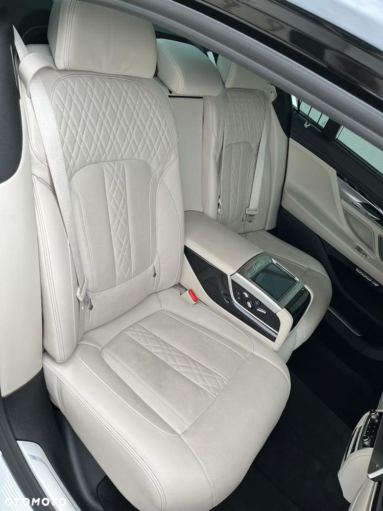 BMW Seria 7 750Ld xDrive - 11