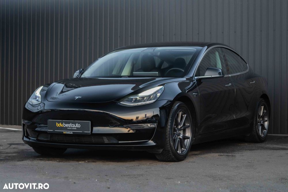 Tesla Model 3 - 32