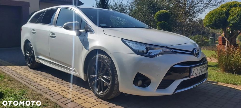 Toyota Avensis 2.0 D-4D Prestige - 2