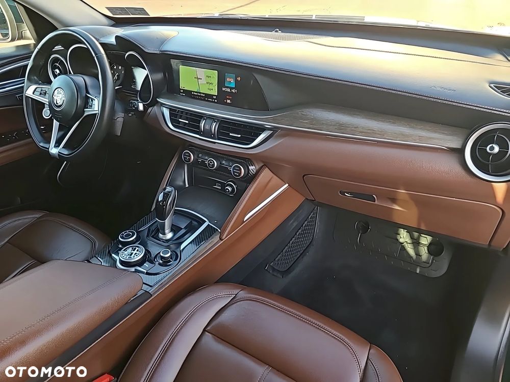 Alfa Romeo Stelvio 2.0 Turbo 16V AT8-Q4 Ti - 11