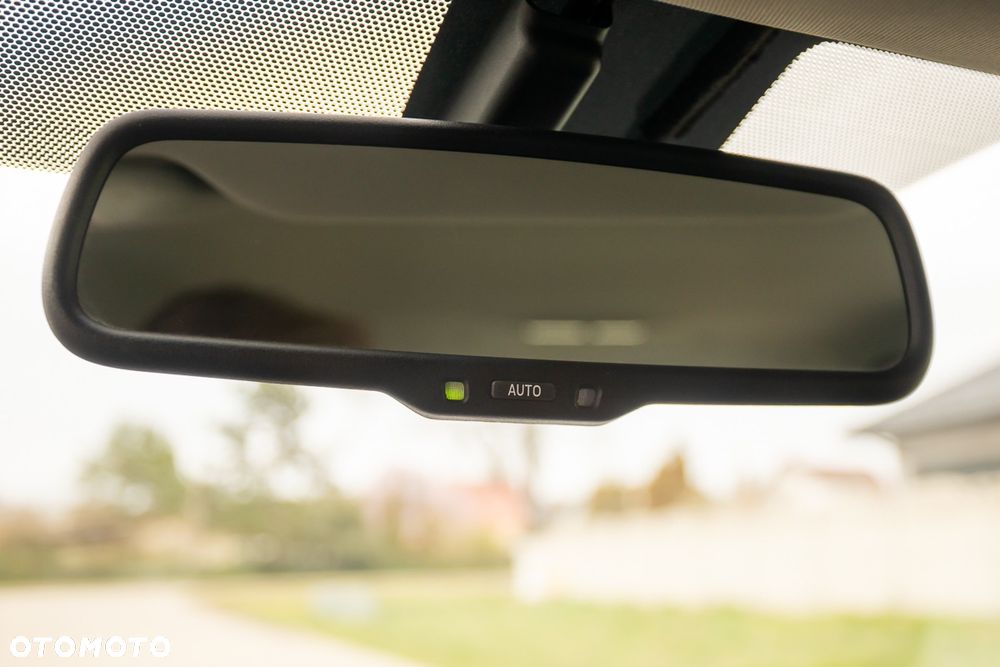 Toyota Avensis 1.8 Comfort - 26