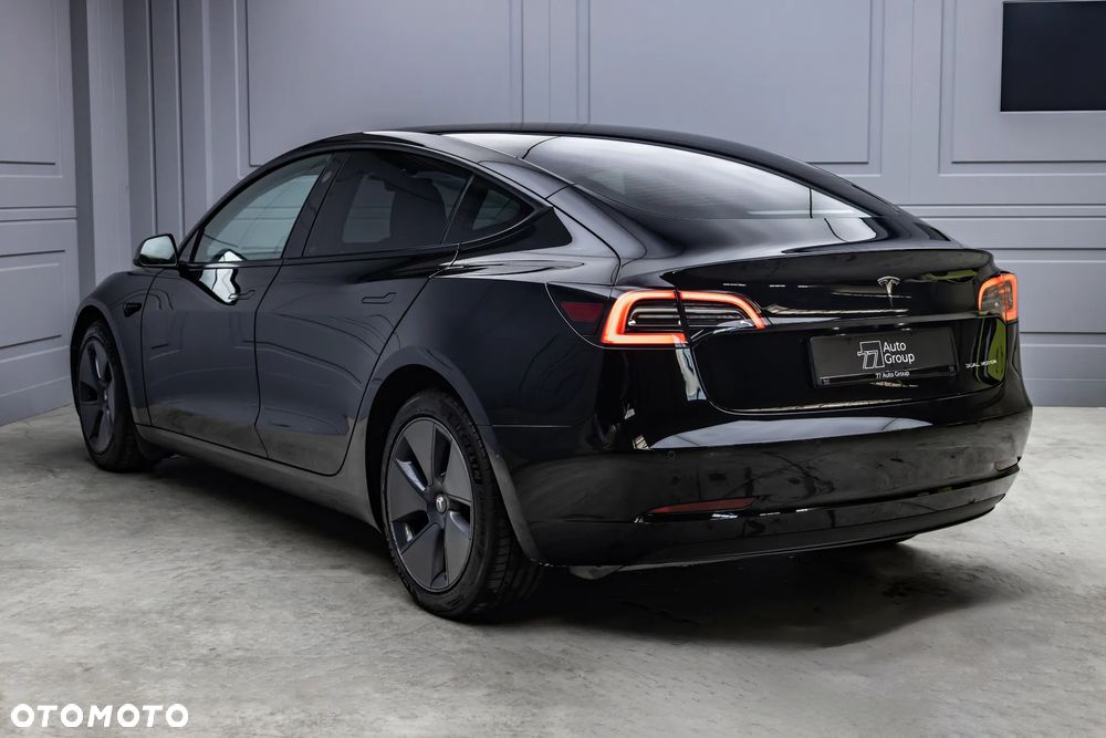 Tesla Model 3 - 5