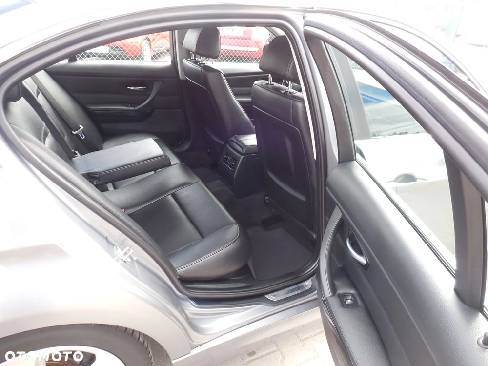 BMW Seria 3 318i Edition Exclusive - 11