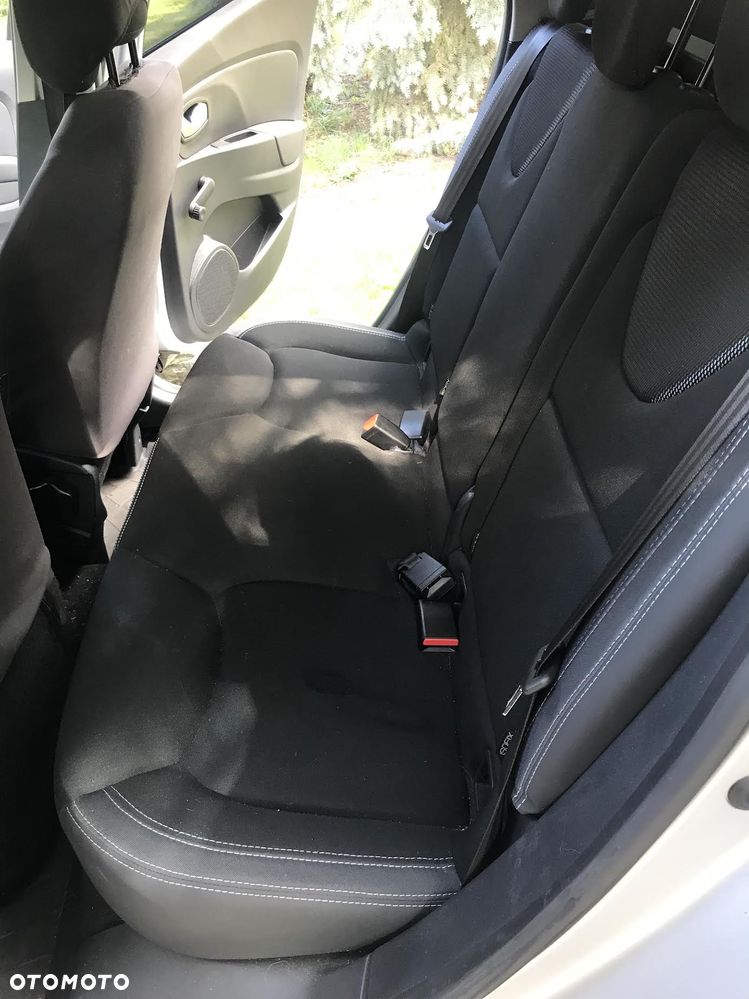 Renault Clio - 11