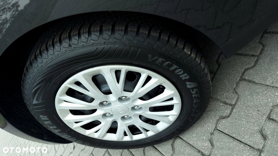 Kia Ceed - 32