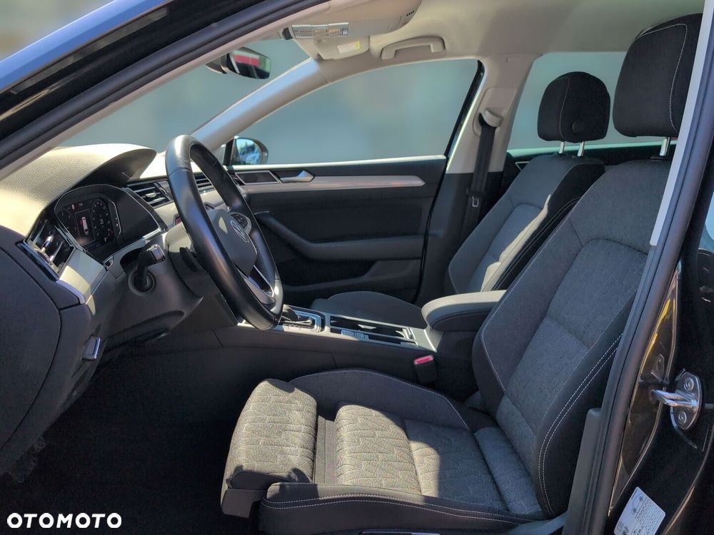 Volkswagen Passat - 17