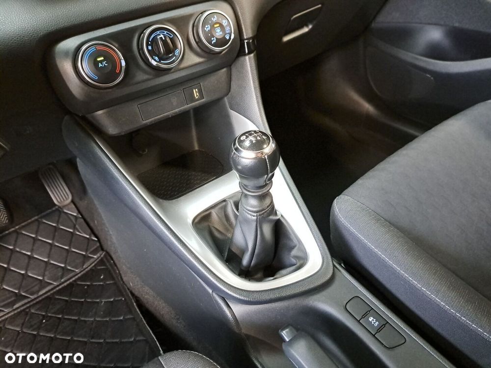 Toyota Yaris 1.5 Comfort - 26
