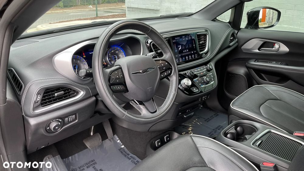 Chrysler Pacifica - 13