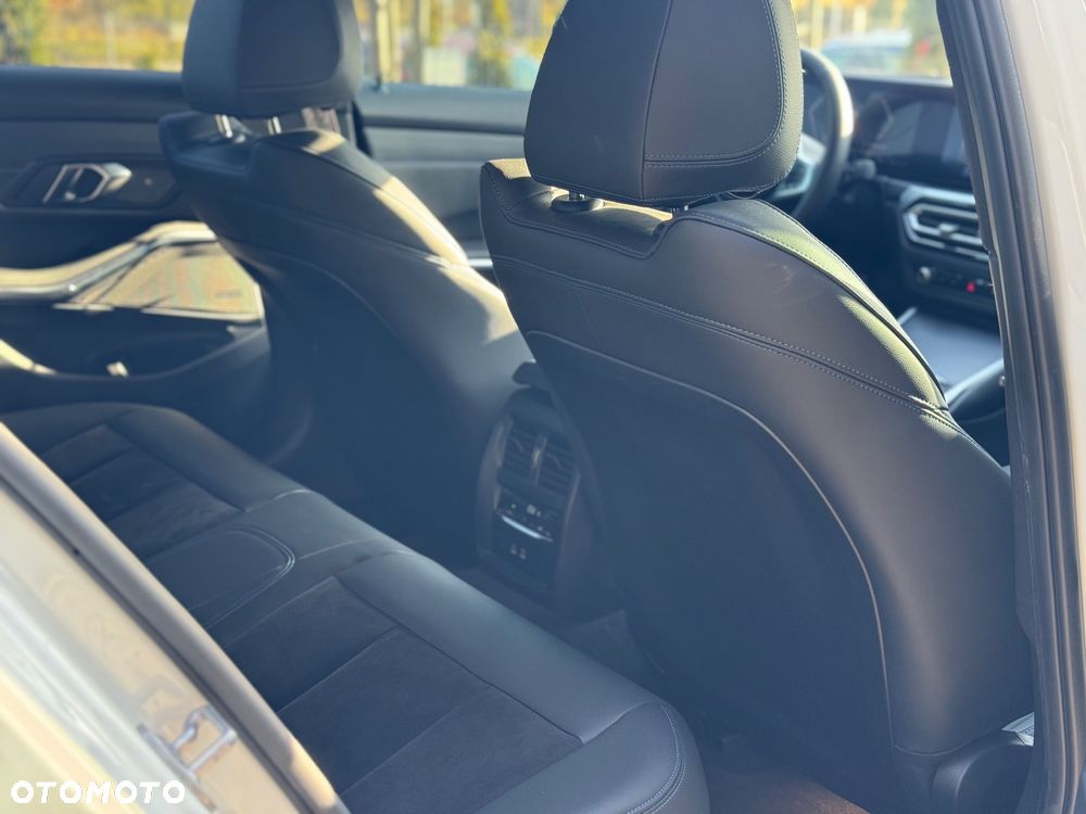 BMW Seria 3 330i M Sport sport - 13