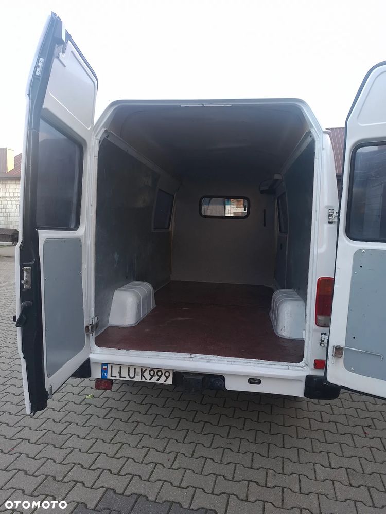 Mercedes-Benz 210.  2,9D - 8