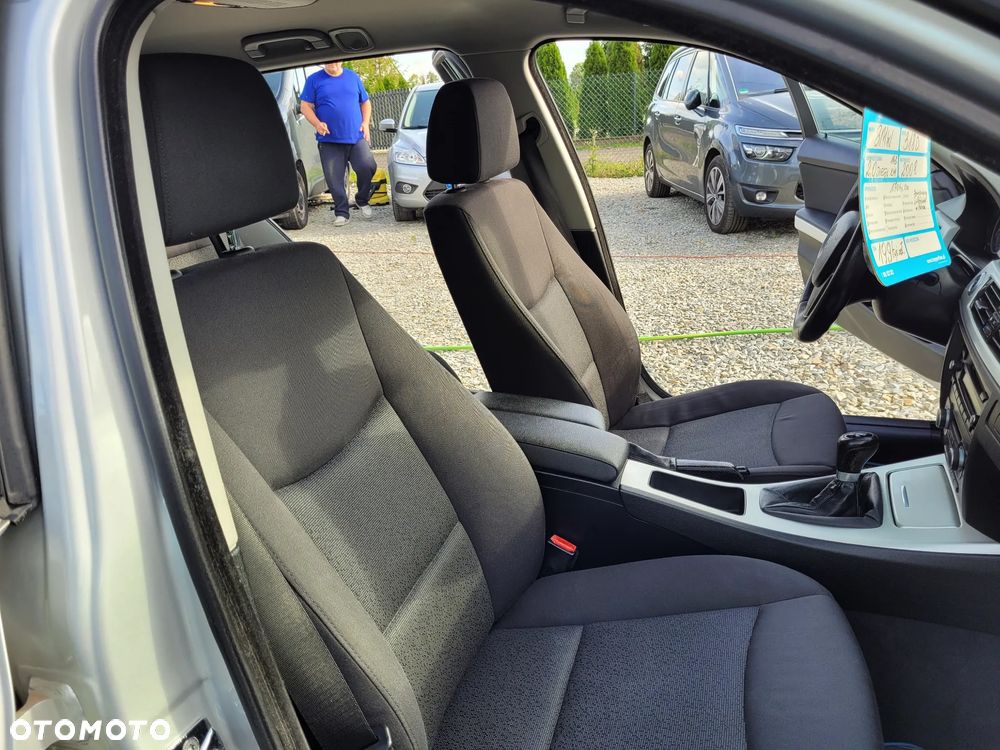 BMW Seria 3 318d DPF Touring Edition Lifestyle - 13