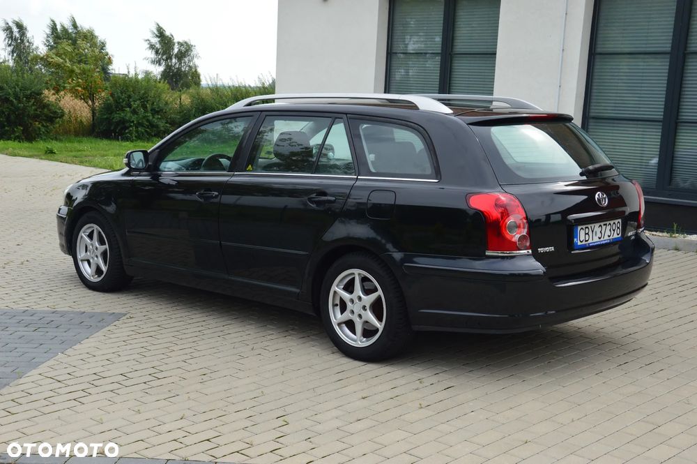 Toyota Avensis - 14