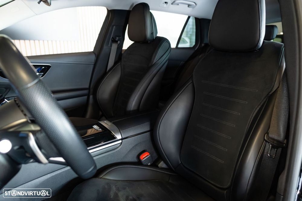 Mercedes-Benz C 300 e AMG Line - 32
