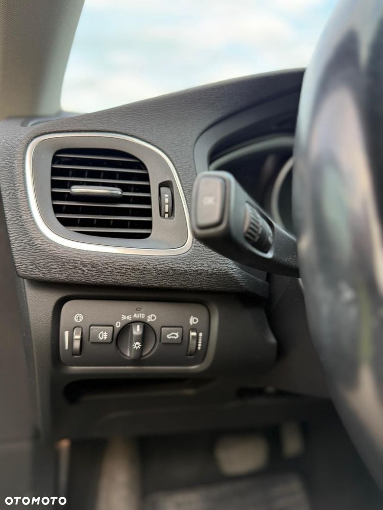 Volvo V40 D2 Momentum - 19