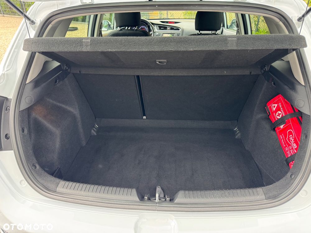 Kia Ceed 1.4 CVVT ISG Dream-Team Edition - 18