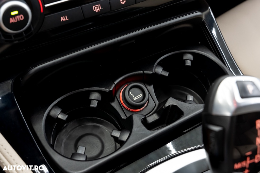 BMW Seria 5 520d Aut. - 33