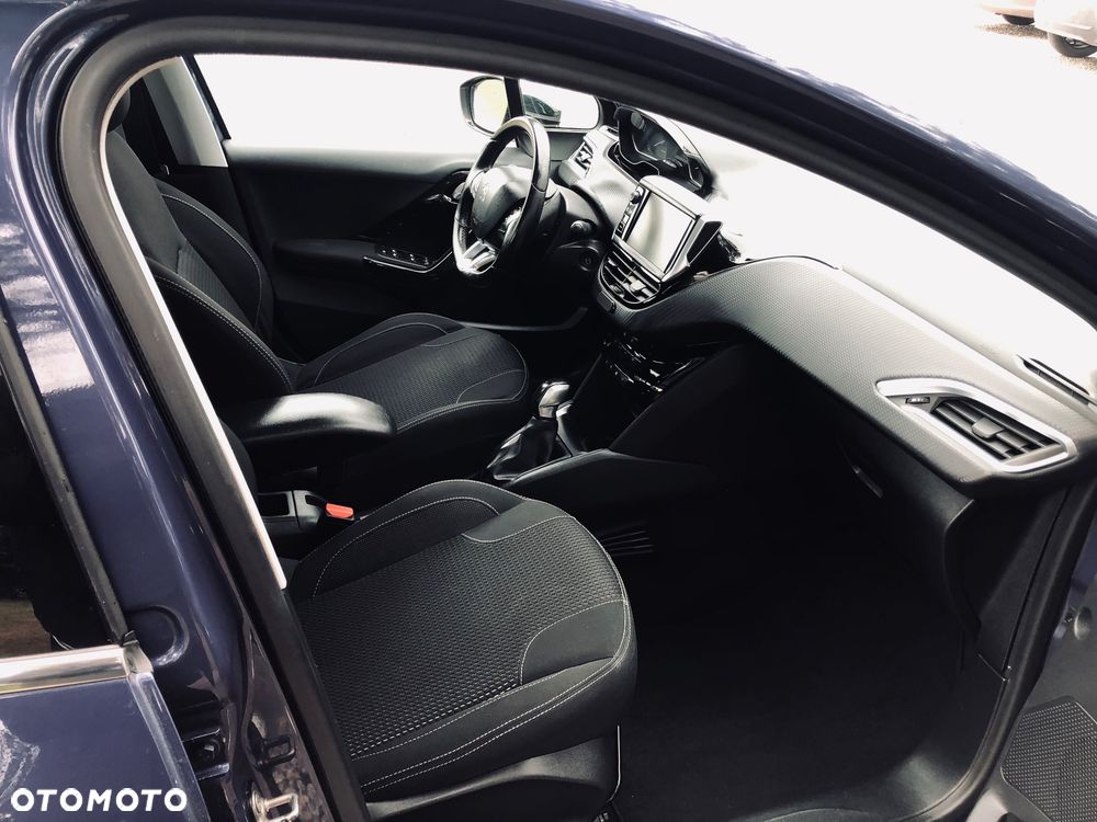 Peugeot 208 - 7