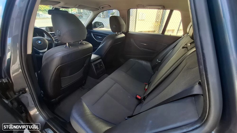 BMW 318 d Line Sport - 25
