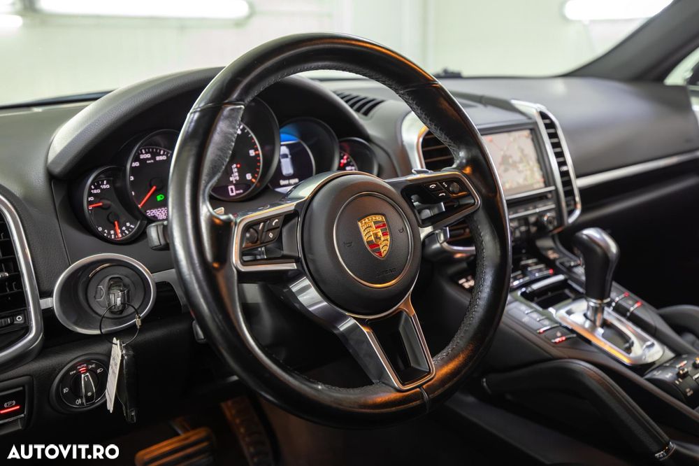 Porsche Cayenne - 16