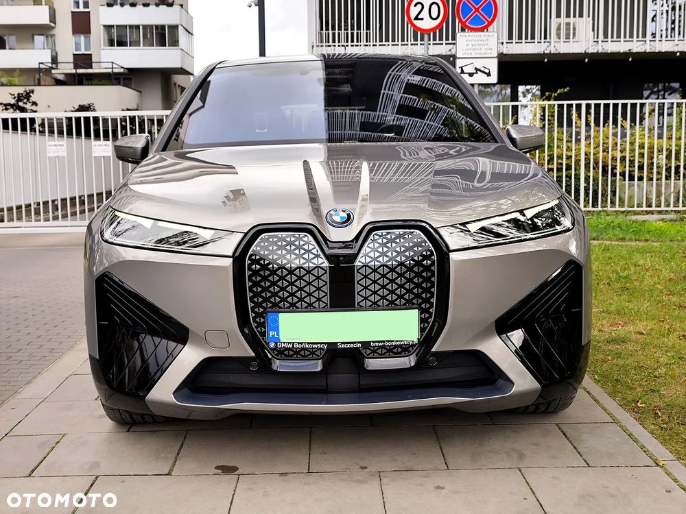 BMW iX xDrive40 76.6kWh Signature - 16