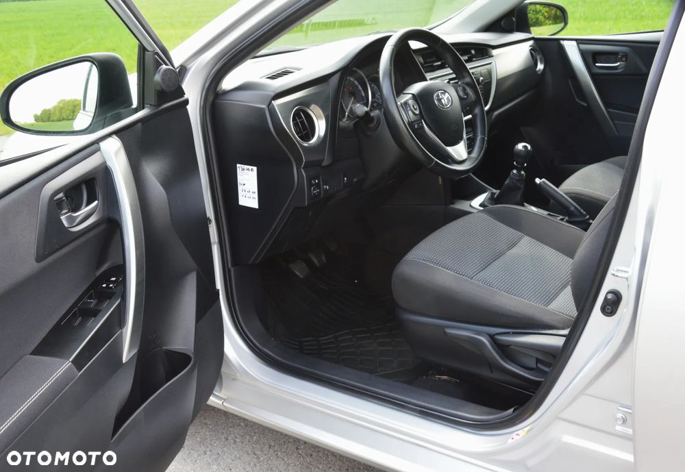 Toyota Auris - 10