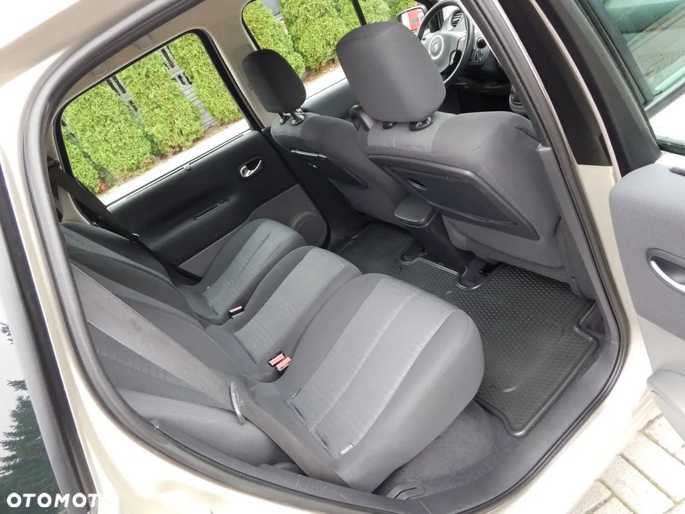 Renault Grand Scenic - 11