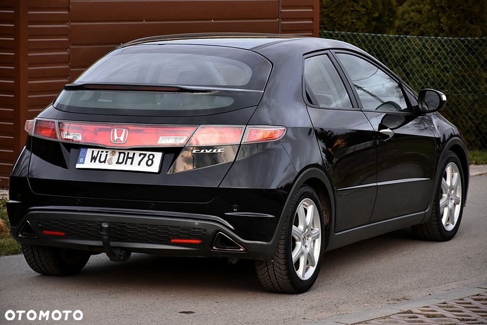 Honda Civic 1.8i-VTEC 50 Jahre Edition - 3