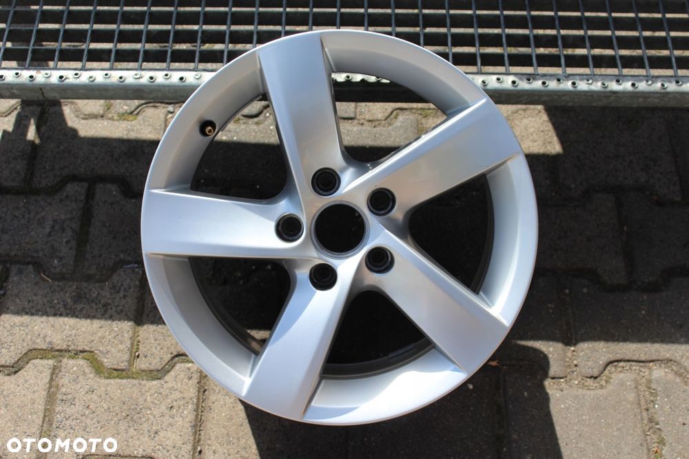 1x oryg vw passat 16cali 5x112 et45 7j 3aa601025a