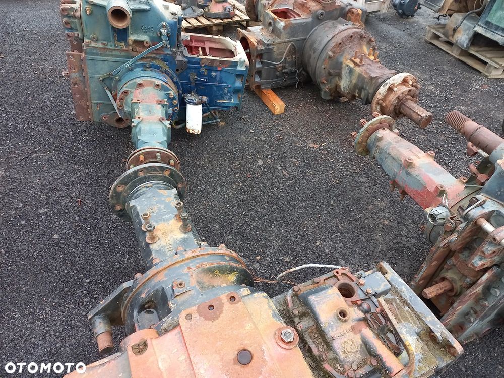 Most obudowa mostu przód tył ,zwolnica,zwrotnica,układ planetarny,atak,koło ataku wałek,półoś explorer,titan,antares,same,lamborghini,hurlimann,deutz,agroplus,agrosun,agrotron,silver,formuła,master,racing,premium,r774,0.467.473.0 ,01127250/20 ,445.4410.0 ,2324411 ,202.3111.0 ,25544100 ,91071140 ,9107.110.0, 269.4330.0 ,275.4356.0 ,255.3110.0 ,270.4741.0 ,.91311100 . 0.008.3208.0 , 0.008.3210.3,269.4331.0, 27244100. - 2