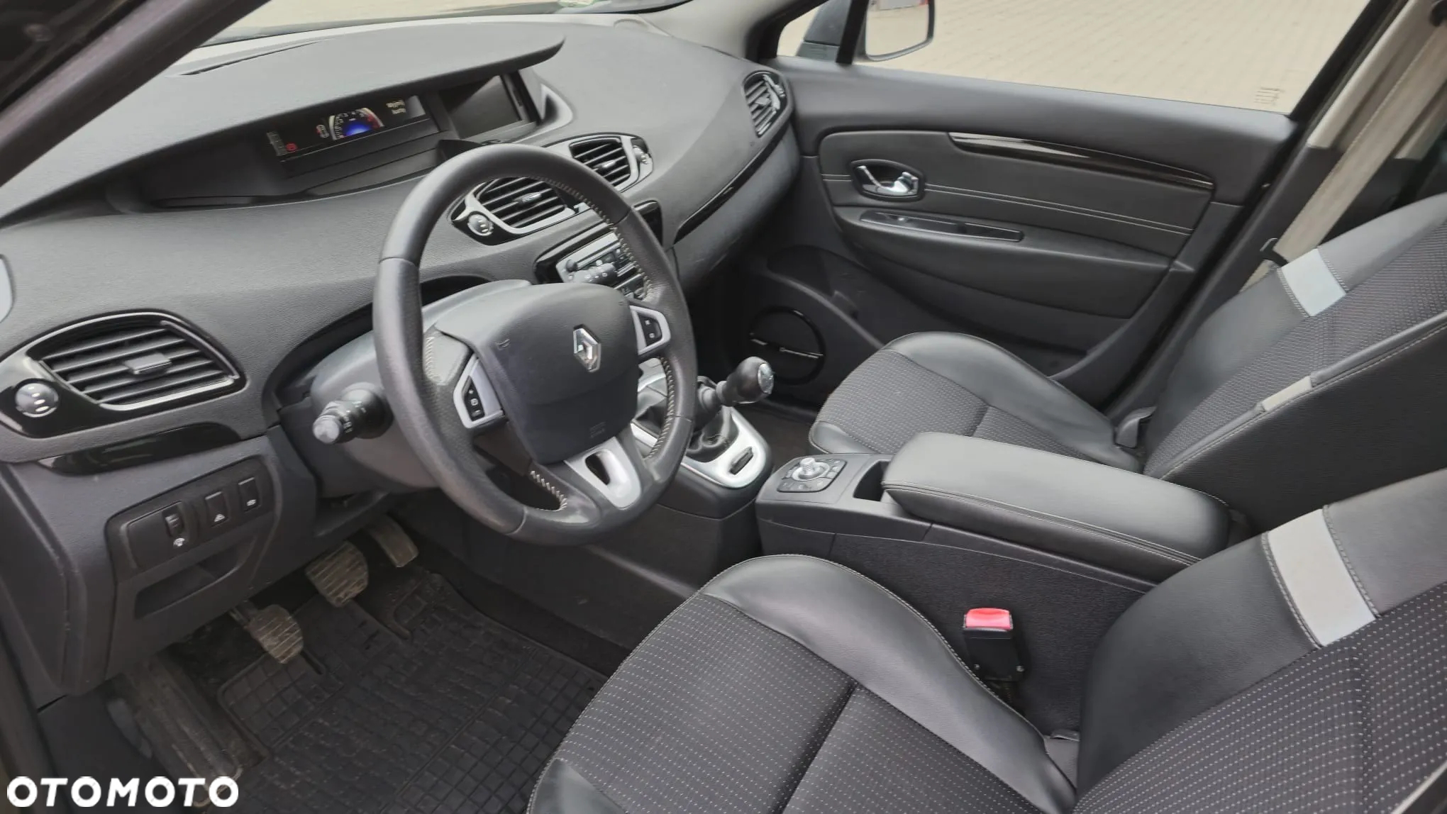 Renault Grand Scenic - 16