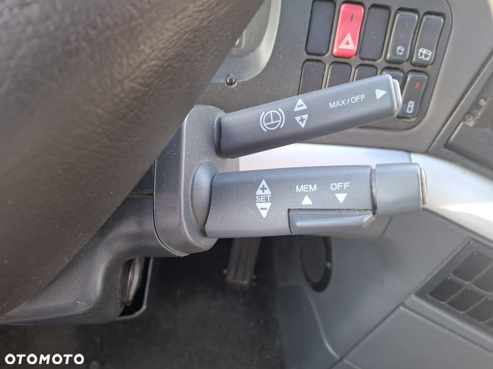 MAN LION'S COACH - 34