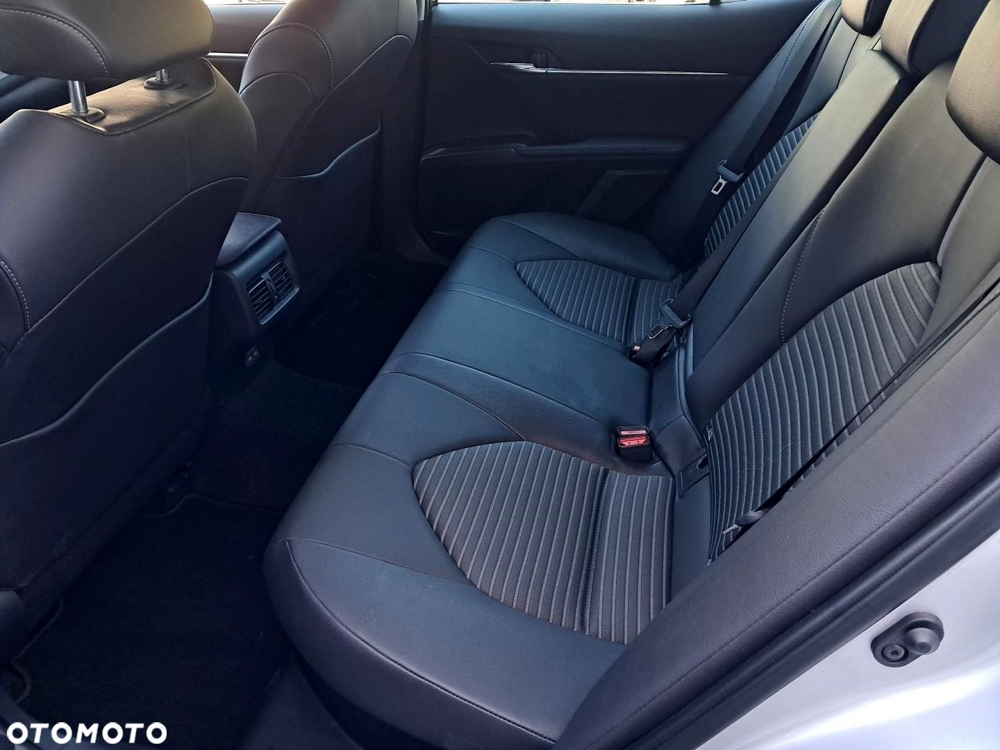 Toyota Camry - 12
