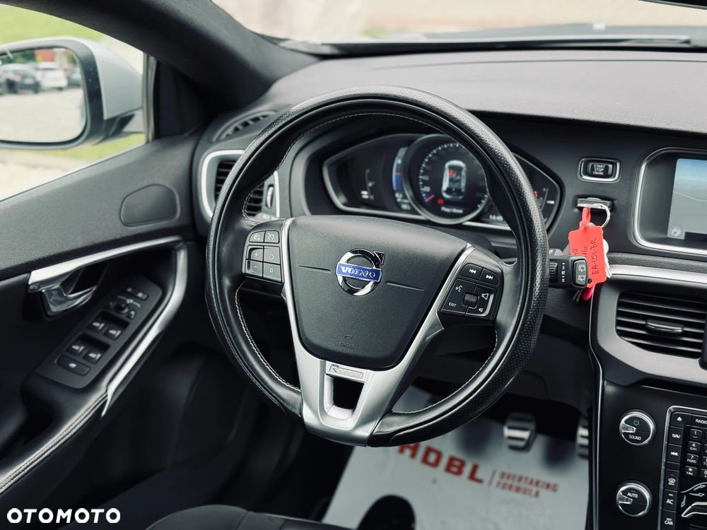 Volvo V40 D2 Drive-E R-Design Momentum - 22